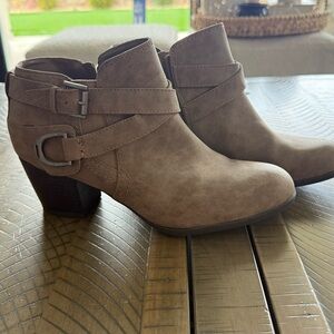 Women's Tan Ankle Boots